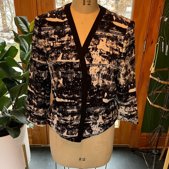 Nine West 3/4 sleeve graphic print blazer. Size 14 or comfy 12 - Picture 1 of 6
